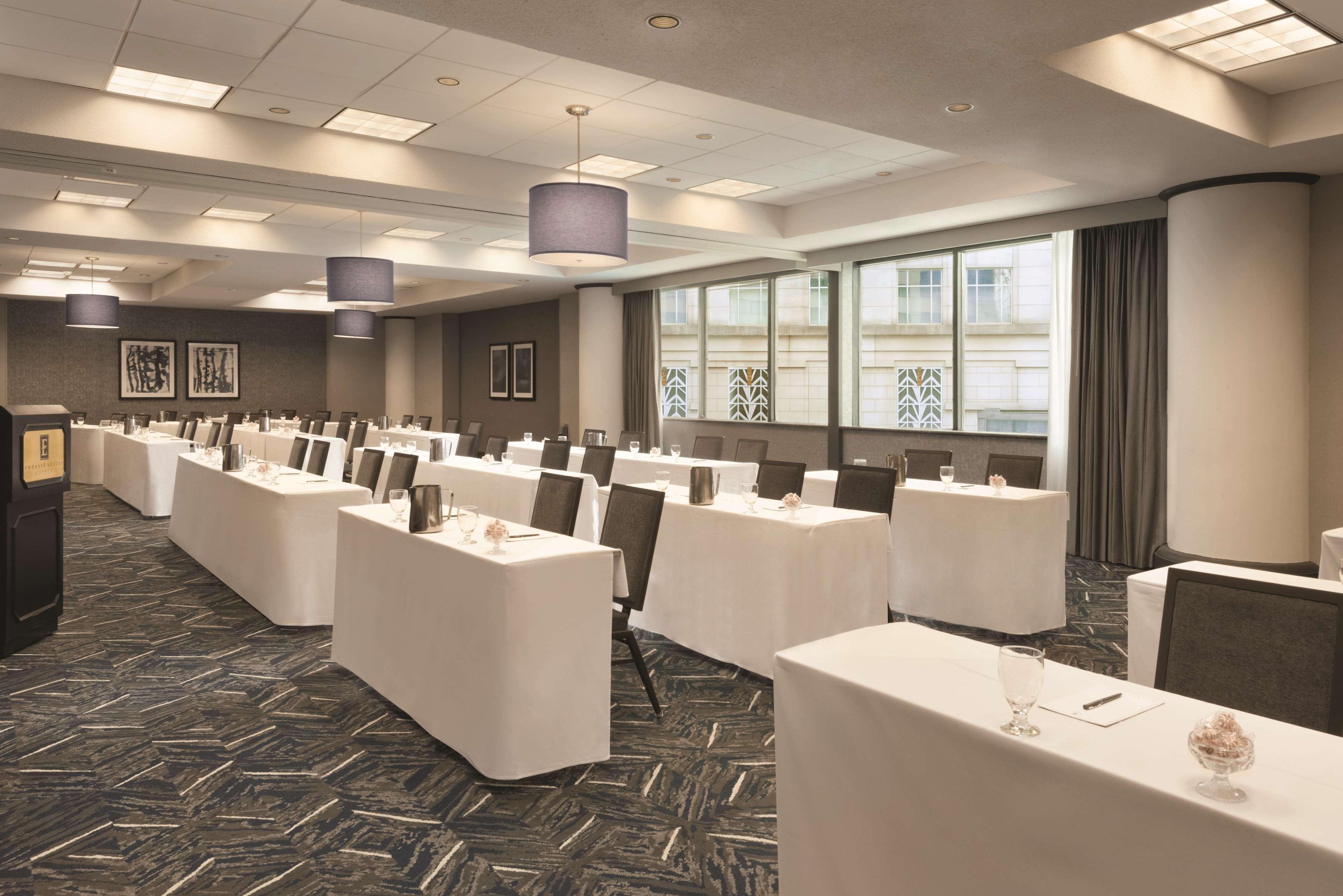 Embassy Suites By Hilton Indianapolis Downtown Esterno foto