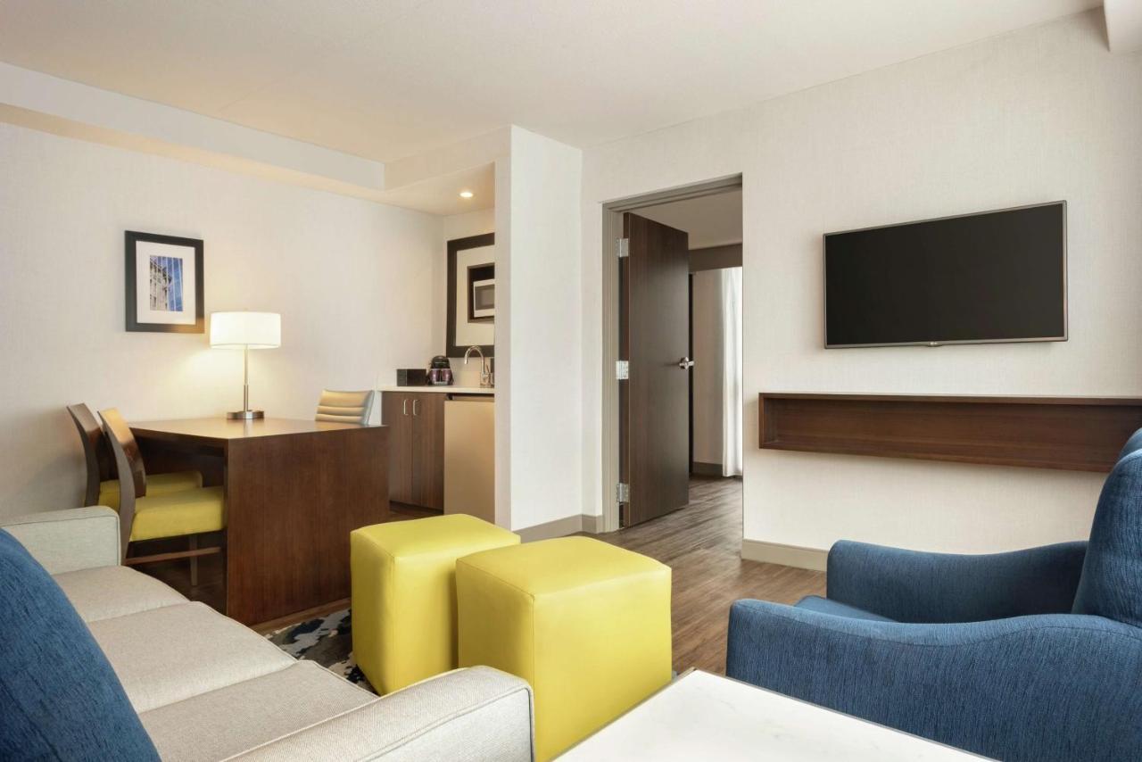 Embassy Suites By Hilton Indianapolis Downtown Esterno foto