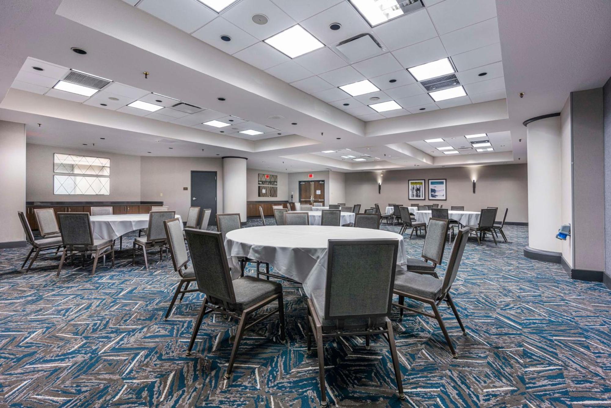 Embassy Suites By Hilton Indianapolis Downtown Esterno foto