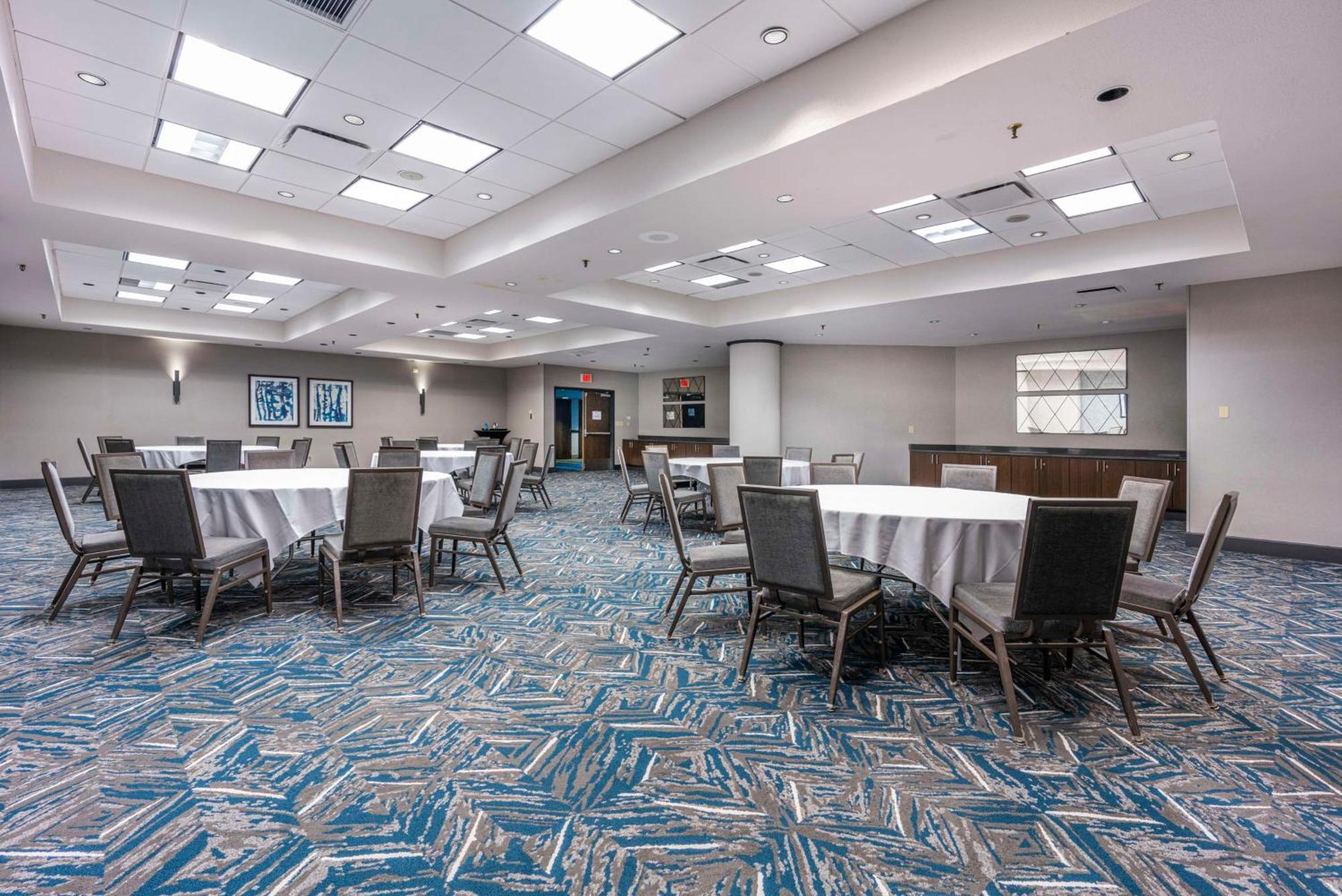 Embassy Suites By Hilton Indianapolis Downtown Esterno foto