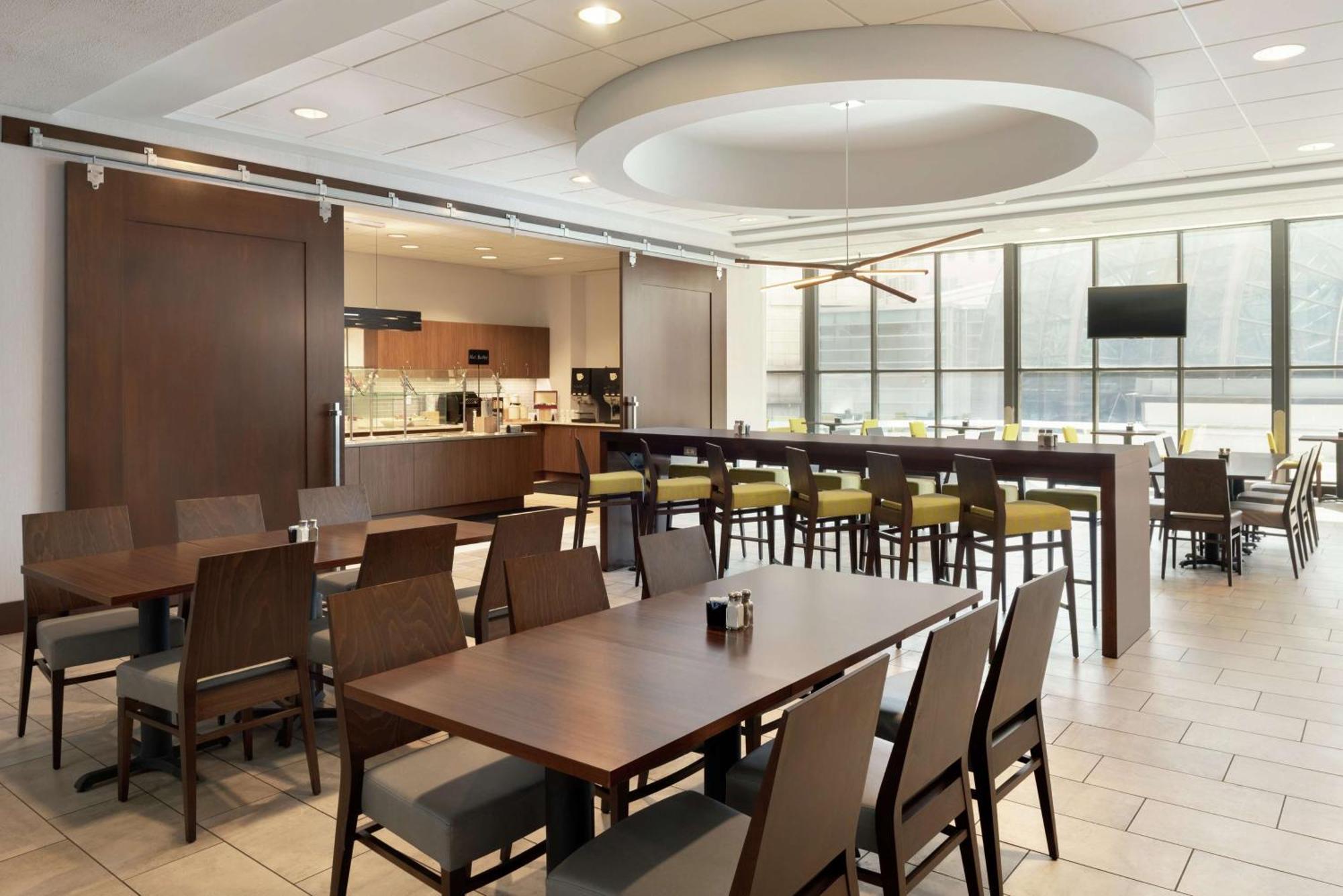 Embassy Suites By Hilton Indianapolis Downtown Esterno foto