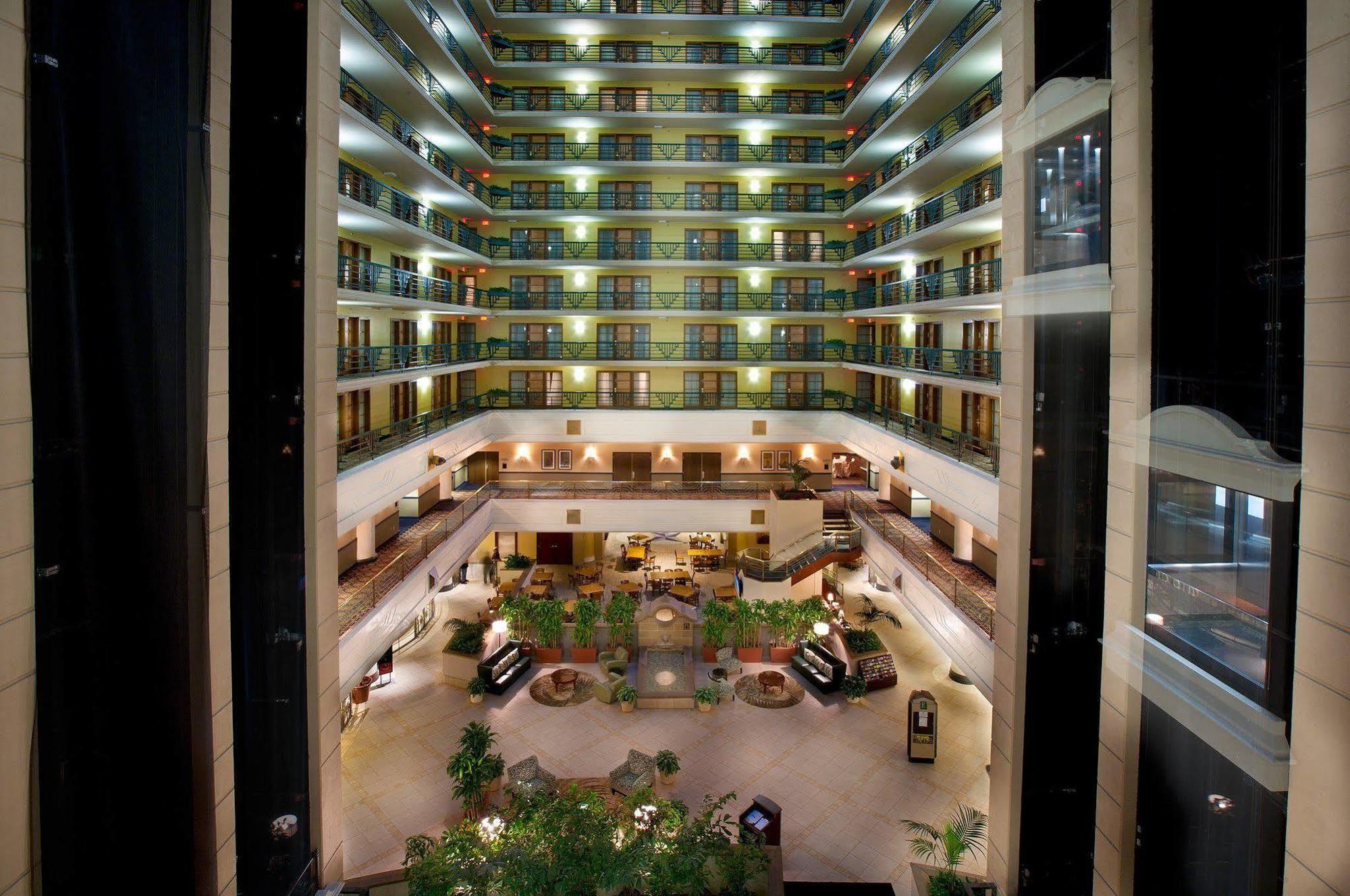 Embassy Suites By Hilton Indianapolis Downtown Interno foto